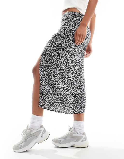 Pimkie thigh split midi skirt in black floral print, 4 of 5