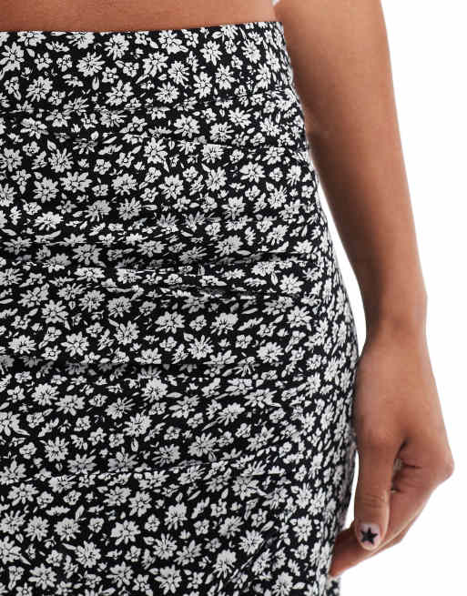 Pimkie thigh split midi skirt in black floral print, 5 of 5
