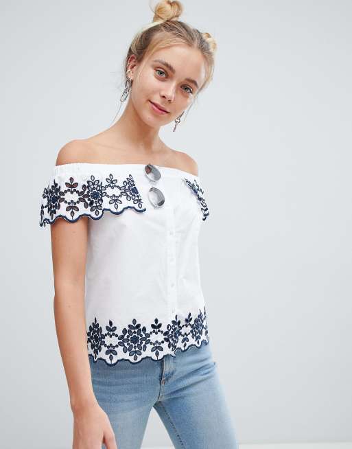 Pimkie - Top ricamato con scollo alla Bardot e bottoni sul davanti