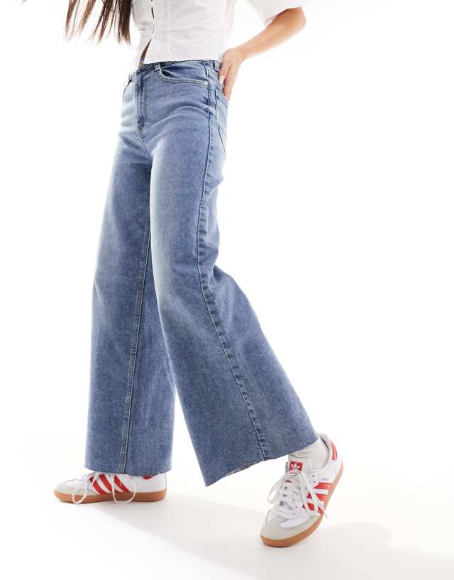 Pimkie - wide leg jeans in light blue wash