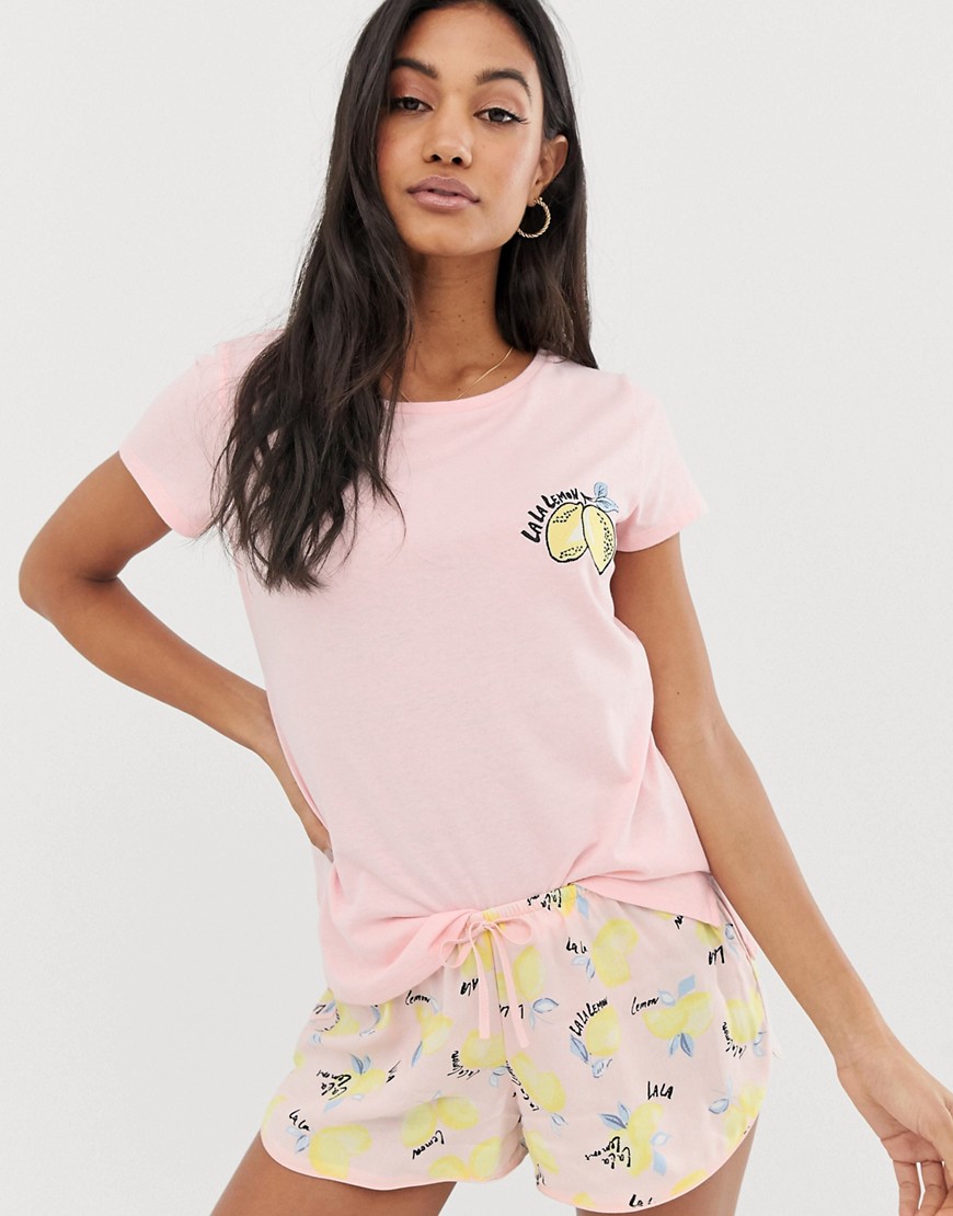 Pink pyjamasshorts i sitronprint fra Hunkemoller