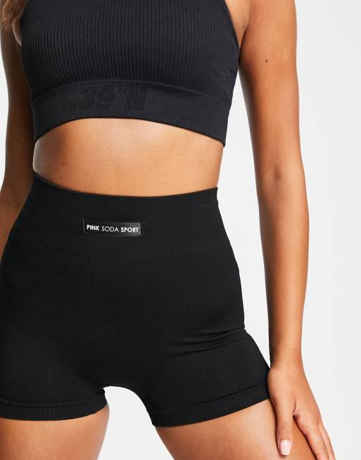 Pink Soda – Gerippte, nahtlose 3-Zoll-Shorts in Schwarz