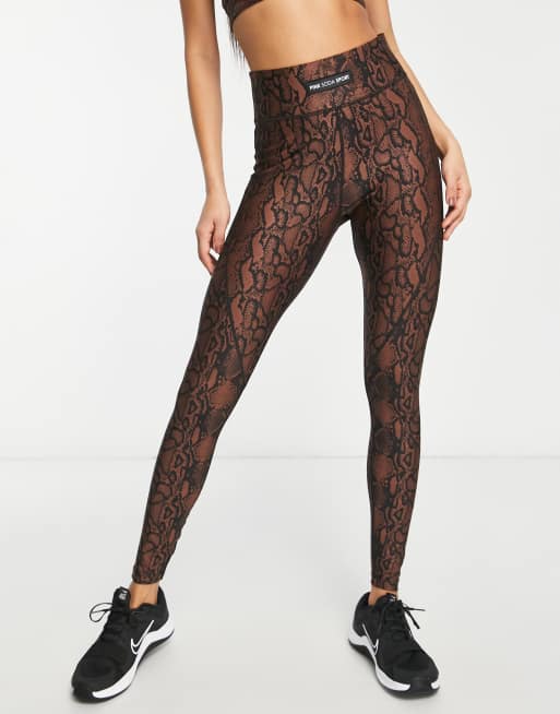 Pink Soda Sport - Adder - Brune leggings i polyesterblanding med slangeskindsprint 