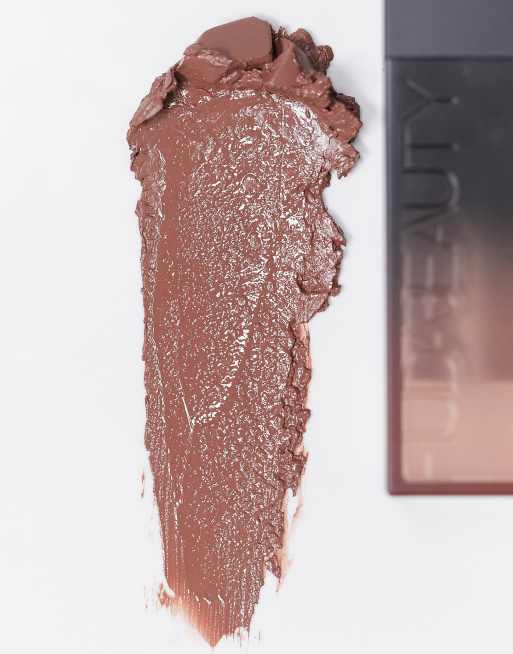 Pintalabios cremoso Power Bullet de Huda Beauty: Tono Bossy Brown Goal Digger, 3 de 4