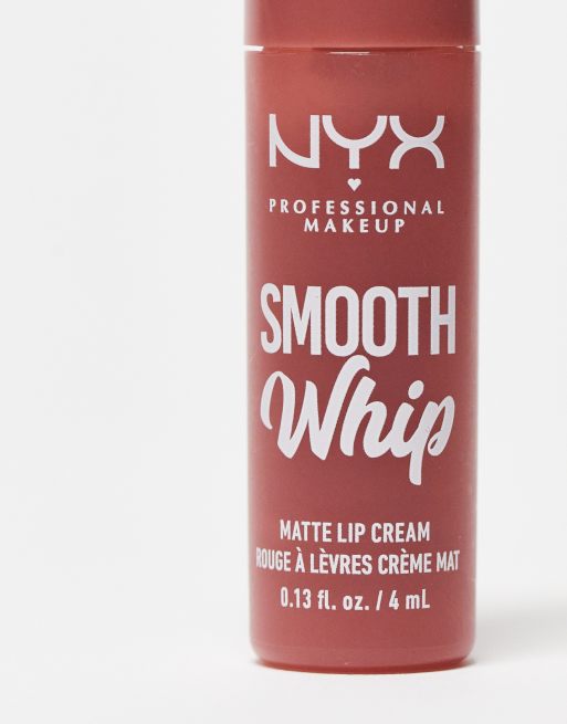 Pintalabios mate cremoso Smooth Whip de NYX Professional Makeup: Tono Latte Foam, 4 de 4