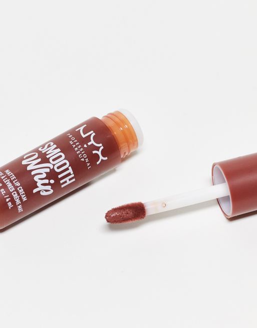 Pintalabios mate cremoso Smooth Whip de NYX Professional Makeup: Tono Teddy Fluff, 2 de 4