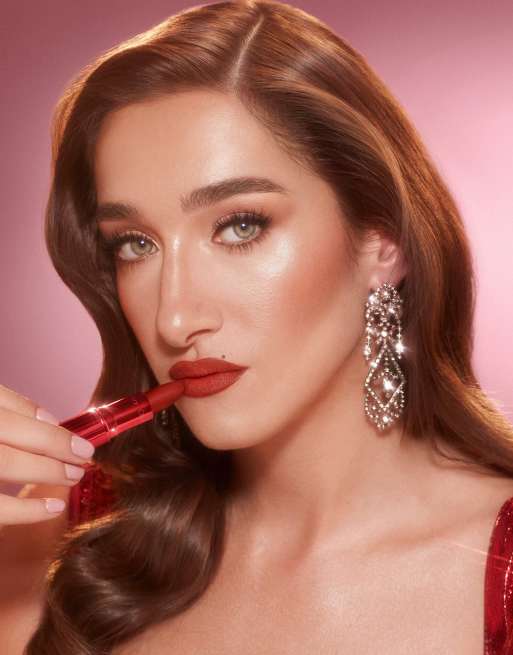Pintalabios Matte Revolution de Charlotte Tilbury: Tono Fame Flame, 3 de 4