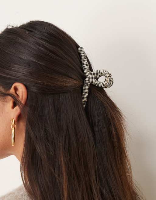 Pinza para el cabello a cuadros vichy blancos y negros con diseño cruzado de Accessorize