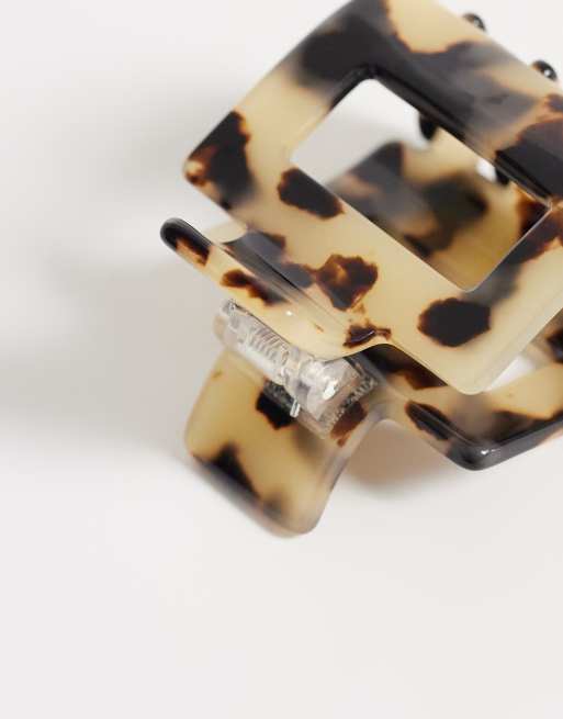 Pinza para el cabello beis efecto carey cuadrada de ARKET , 3 de 3