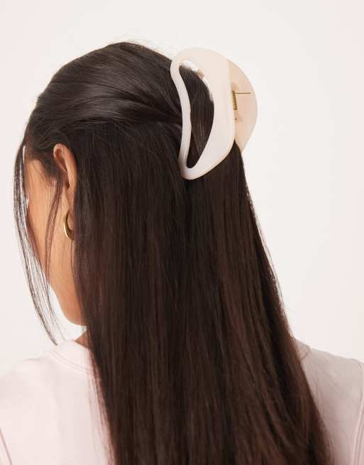 Pinza para el cabello grande color crema curvada Giga de Sui Ava, 3 de 3