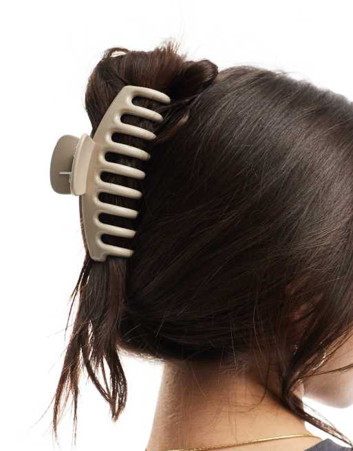 Pinza para el cabello grande color crema moteado de Pieces