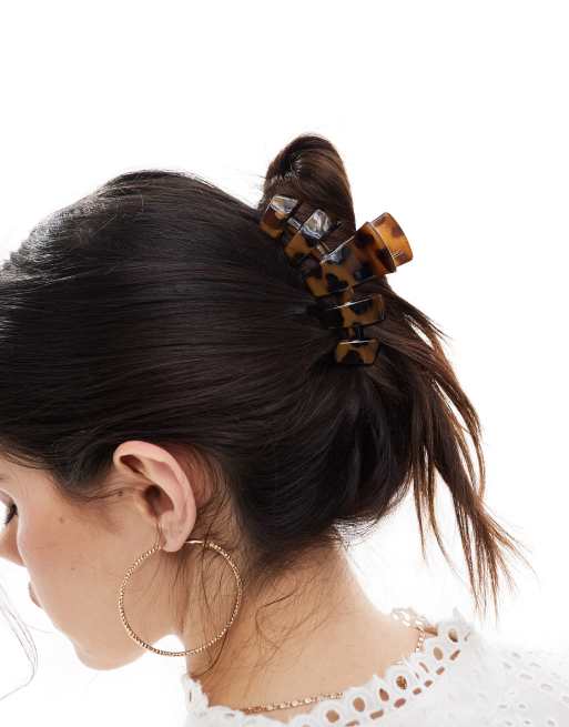 Pinza para el cabello marrón efecto carey con diseño abstracto de DesignB London  , 3 de 4
