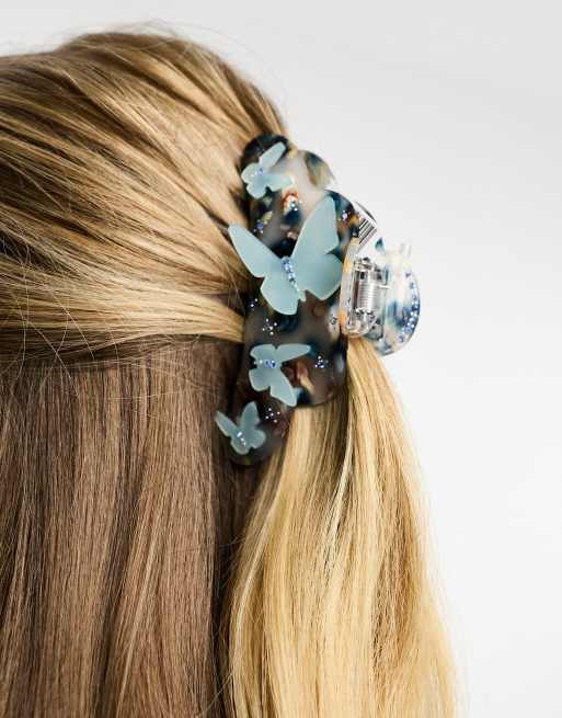 Pinza para el cabello muy grande azul con diseño de mariposas Lene de SUI AVA, 4 de 4