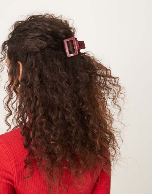 Pinza para el cabello pequeña burdeos con diseño cuadrado de DesignB London   