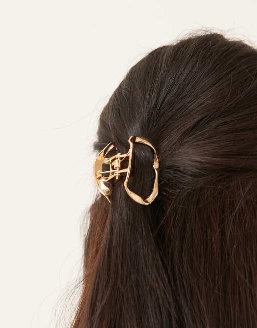 Pinza para el cabello pequeña dorada efecto fundido de metal de DesignB London, 2 de 3