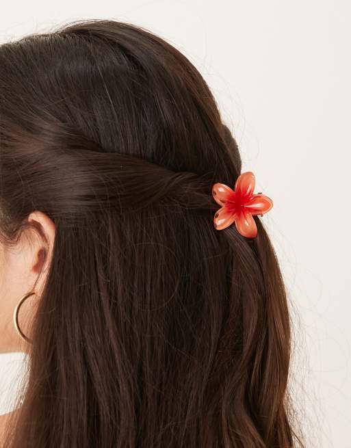 Pinza para el cabello pequeña naranja con diseño de flor de plumeria de Sui Ava