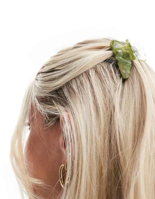 Pinza para el cabello pequeña verde matcha Helle Matcha de SUI AVA