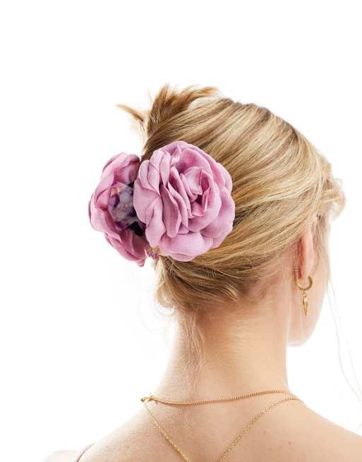 Pinza para el cabello rosa con diseño de flores de SUI AVA