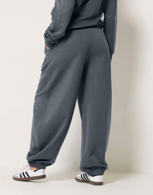 PixieGirl Petite balloon joggers in blue, 3 of 4