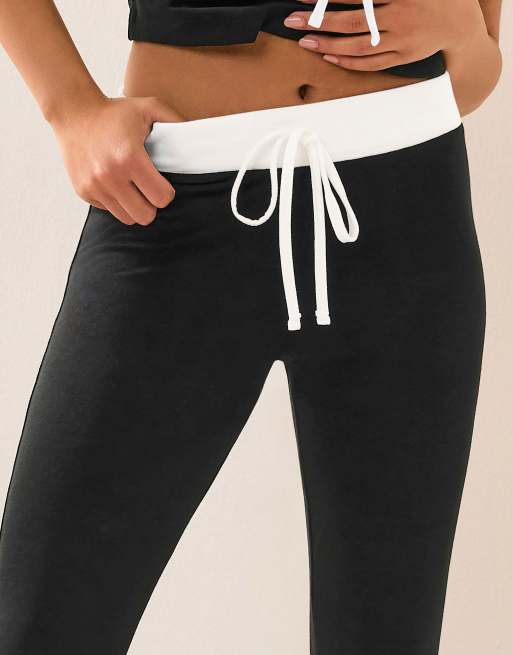 PixieGirl Petite flared trousers in black, 3 of 4