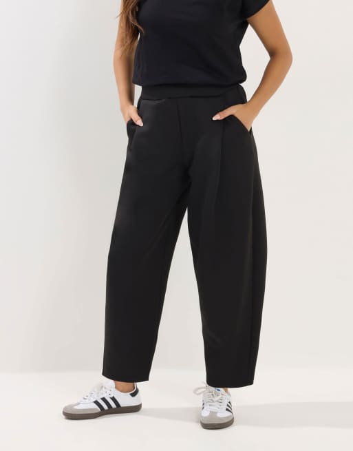 PixieGirl Petite pleated barrel trousers in black, 4 of 4