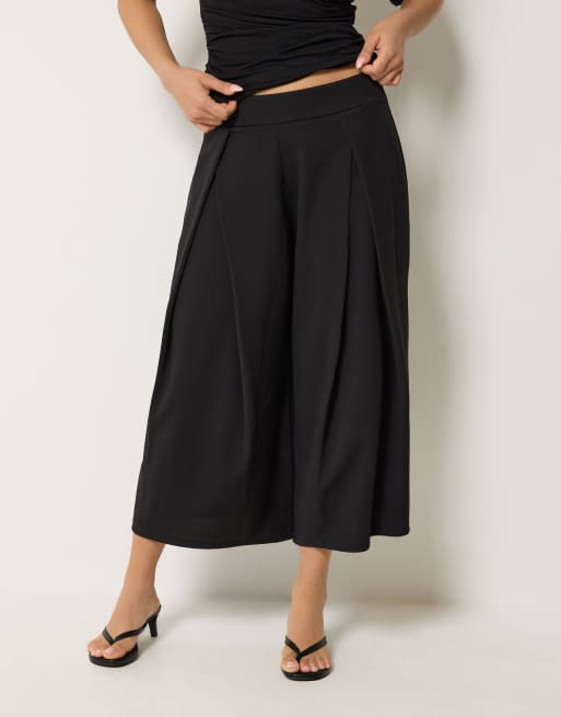 PixieGirl Petite pleated cropped wide leg trousers in black, 2 of 4