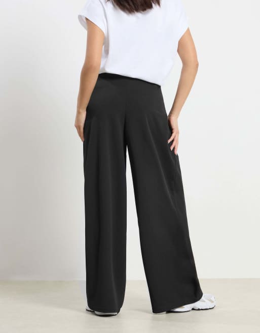 PixieGirl Petite pleated wide leg trousers in black, 3 of 4