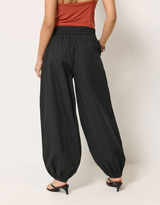 PixieGirl Petite poplin balloon trousers in black, 3 of 4