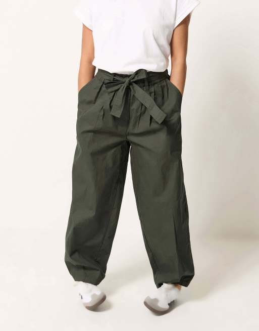 PixieGirl Petite poplin barrel trousers in green, 2 of 4