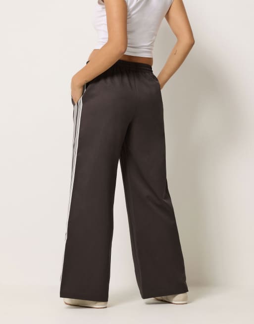 PixieGirl Petite wide leg joggers in brown, 3 of 4