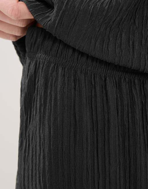 PixieGirl Petite wide leg textured trousers in black, 3 of 4