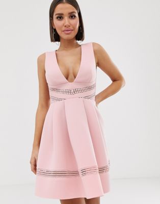 фото Платье для выпускного мини с кружевной отделкой и оборками на спине asos design-розовый
