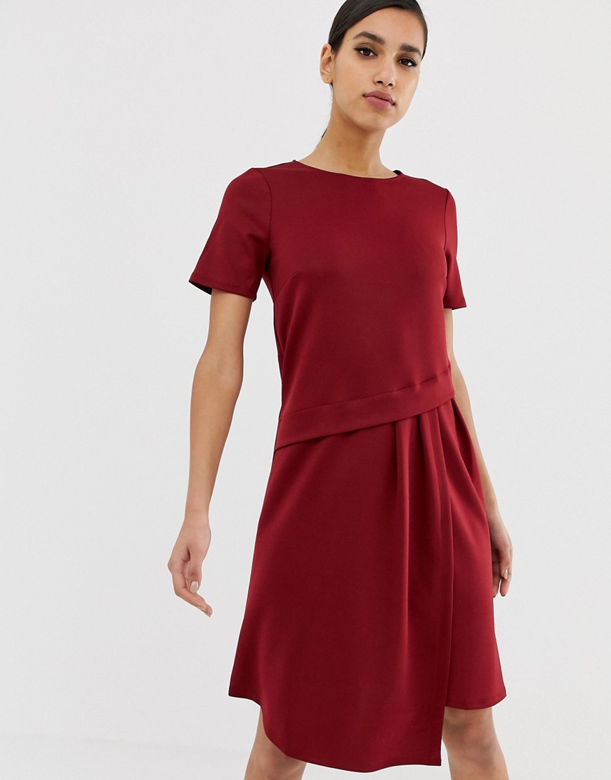 фото Платье-футболка миди в стиле oversize с драпировкой asos design-красный