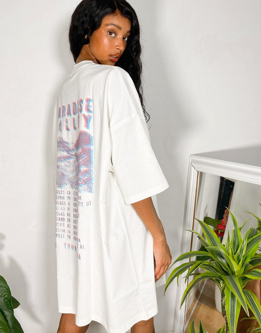 фото Платье-футболка в стиле oversized кремового цвета с принтом asos design-кремовый