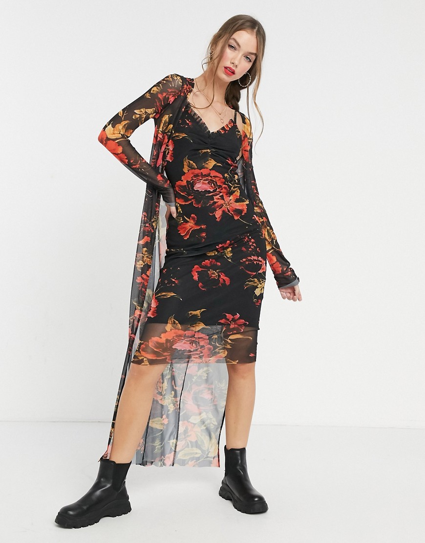 фото Платье-комбинация в комплекте с легким кардиганом с цветочным принтом на черном фоне hope & ivy 90s-мульти