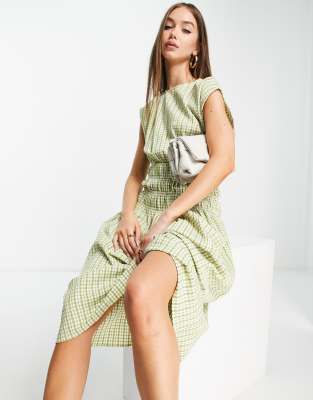 Платья миди  Asos Платье миди в клетку цвета хаки со складками на плечах и присборенной талией Aligne-Зеленый цвет