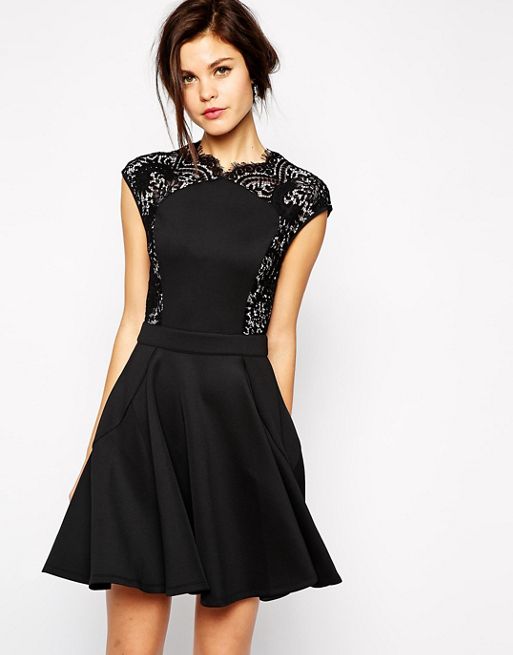 Платья черного цвета с кружевом