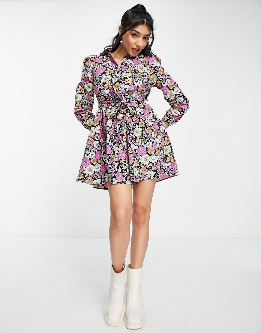 фото Платье-рубашка мини со сборками спереди и цветочным ретро-принтом miss selfridge-разноцветный