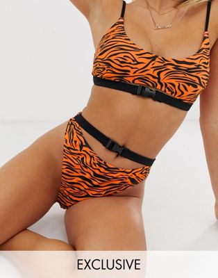фото Плавки бикини с тигровым принтом, высоким вырезом по бедру и пряжкой south beach-оранжевый