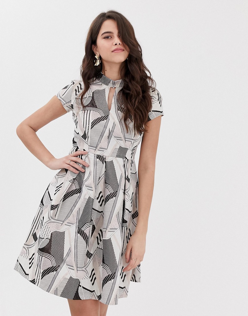 Plisseret kjole med kinakrave fra Closet-Multifarvet