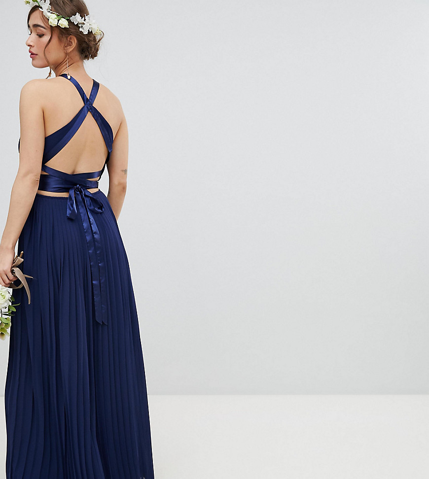 фото Плиссированное платье макси с перекрестной отделкой на спине tfnc petite-темно-синий
