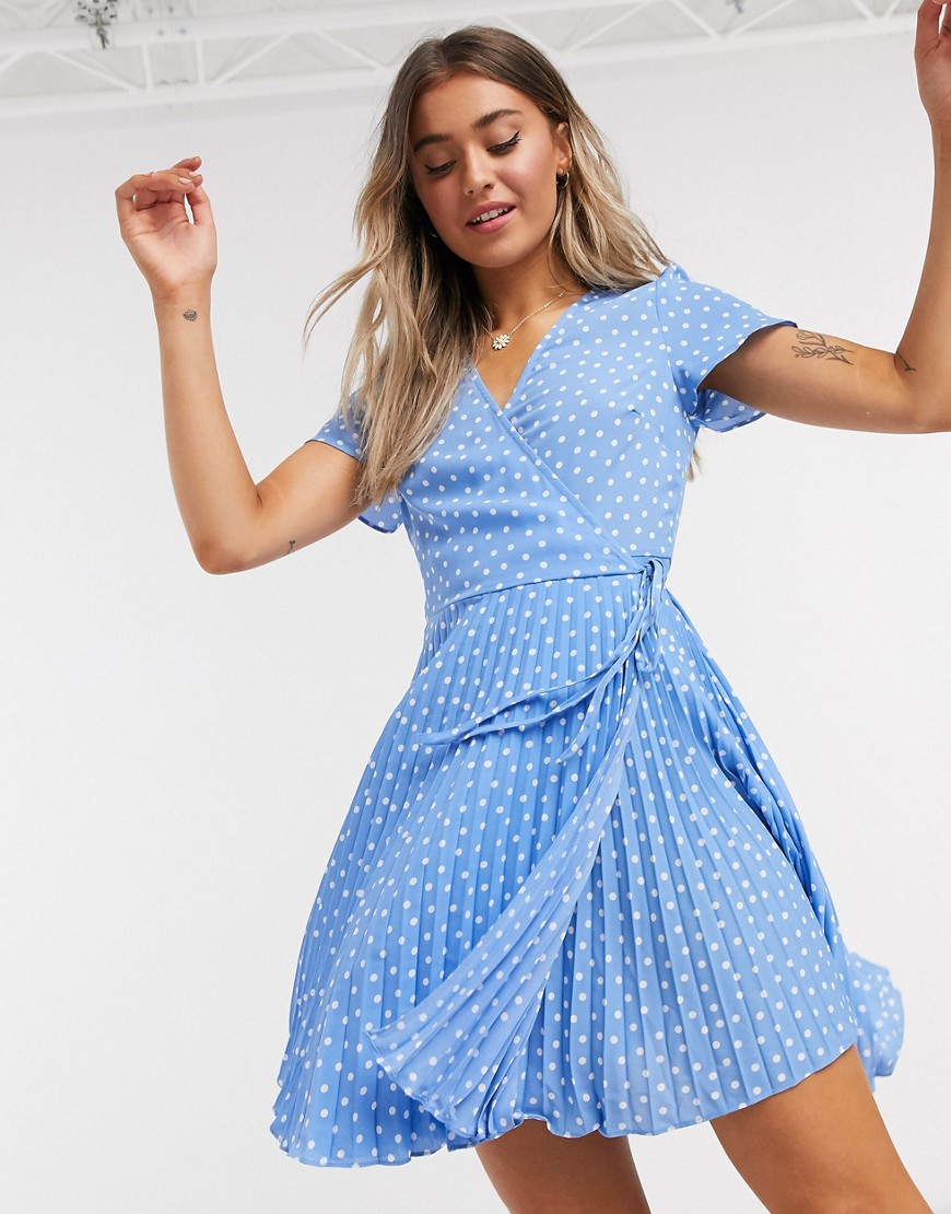 Плиссированное платье мини в горошек с запахом New Look-Синий