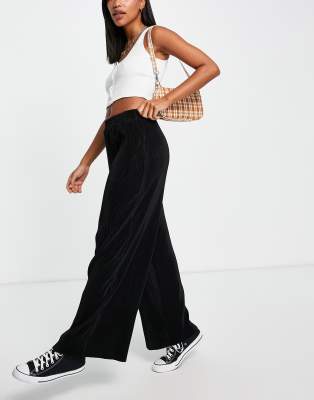 Широкие брюки  Asos Плиссированные брюки черного цвета с широкими штанинами Urban Revivo-Черный цвет