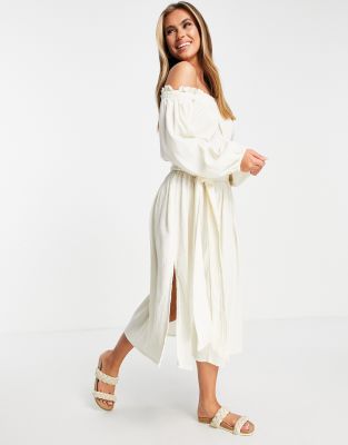 Пляжное платье из жатой ткани натурального цвета с открытыми плечами ASOS DESIGN-Белый