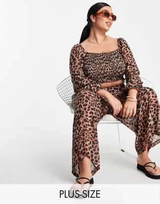 От комплекта  Asos Пляжный комплект из присборенного топа с пышными рукавами и брюк со звериным принтом Simply Be-Многоцветный