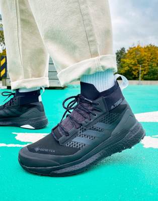 фото Походные кроссовки черного цвета adidas terrex free hiker goretex-черный цвет adidas performance