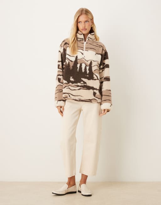Polar beis con media cremallera y estampado de montaña de borreguito de ASOS DESIGN, 2 de 4
