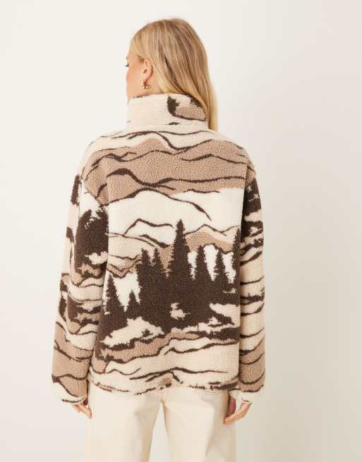 Polar beis con media cremallera y estampado de montaña de borreguito de ASOS DESIGN, 4 de 4