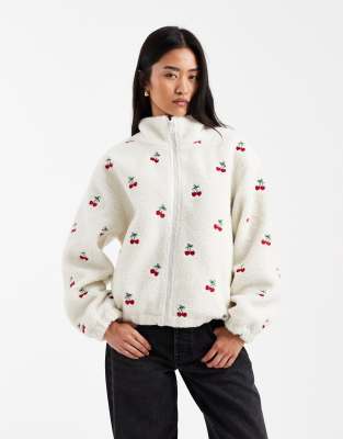 Polar blanco con cerezas bordadas de borreguito de ONLY | ASOS