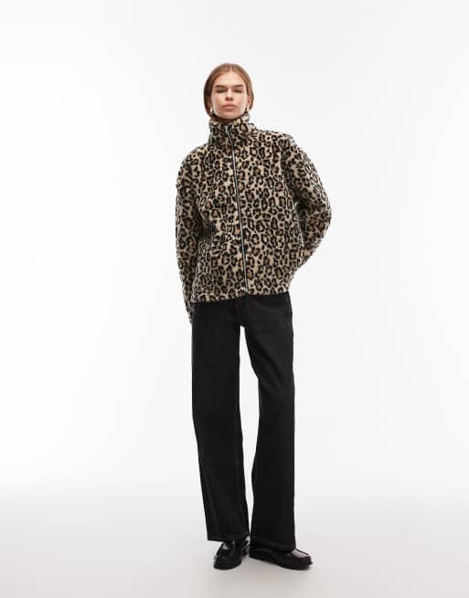 Polar con estampado de leopardo, cuello alzado y cremallera de borreguito de ASOS DESIGN, 3 de 4